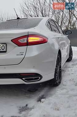Седан Ford Fusion 2015 в 