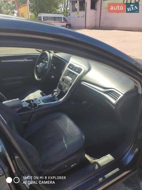Седан Ford Fusion 2015 в 