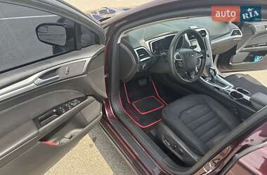 Седан Ford Fusion 2013 в 