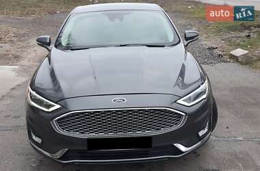Седан Ford Fusion 2018 в 