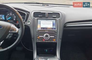 Седан Ford Fusion 2018 в 