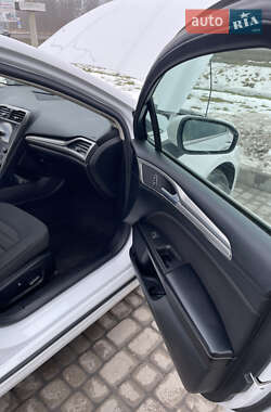 Седан Ford Fusion 2019 в 