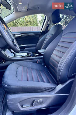 Седан Ford Fusion 2015 в 