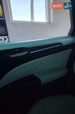 Седан Ford Fusion 2019 в 