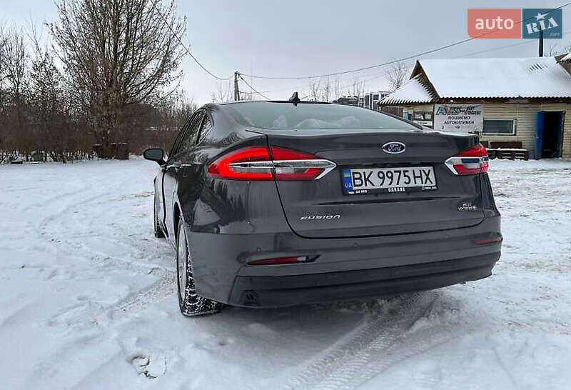 Седан Ford Fusion 2018 в Ровно