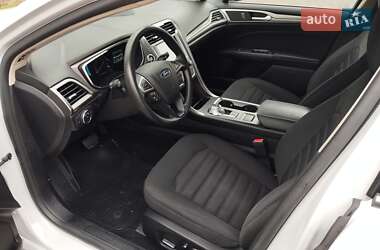 Седан Ford Fusion 2018 в 