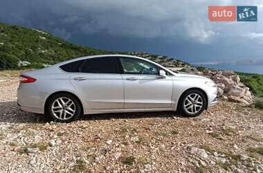 Седан Ford Fusion 2013 в 