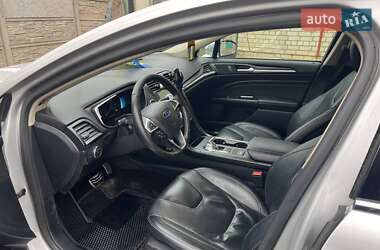 Седан Ford Fusion 2016 в 