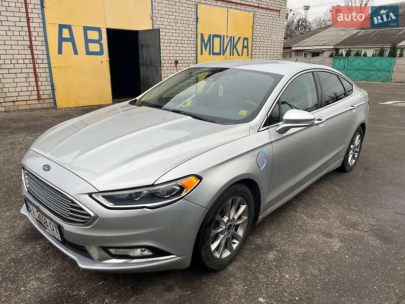 Седан Ford Fusion 2016 в 