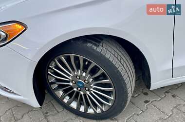 Седан Ford Fusion 2016 в 