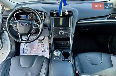 Седан Ford Fusion 2016 в 