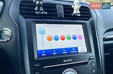 Седан Ford Fusion 2016 в 