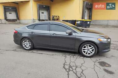 Седан Ford Fusion 2015 в 