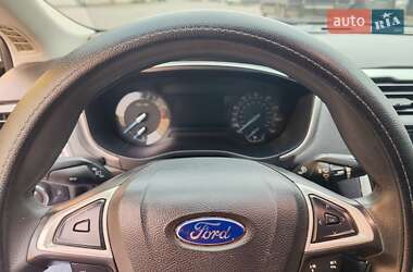 Седан Ford Fusion 2015 в 