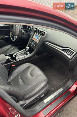 Седан Ford Fusion 2015 в 