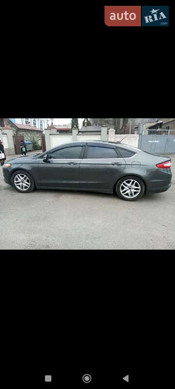 Седан Ford Fusion 2015 в 