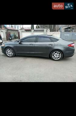 Седан Ford Fusion 2015 в 