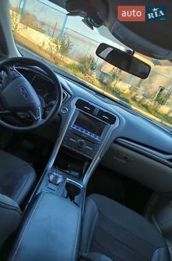 Седан Ford Fusion 2016 в 