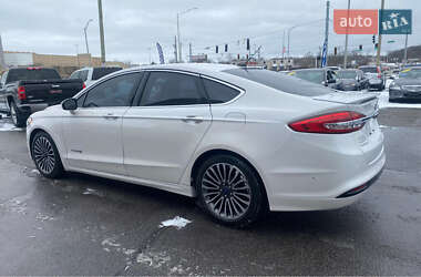 Седан Ford Fusion 2017 в 