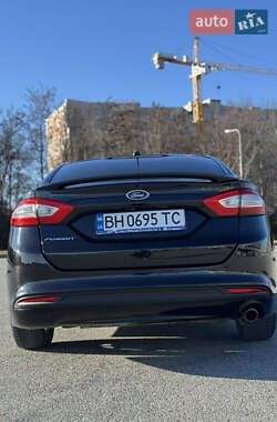 Седан Ford Fusion 2016 в 