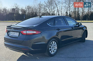 Седан Ford Fusion 2016 в 