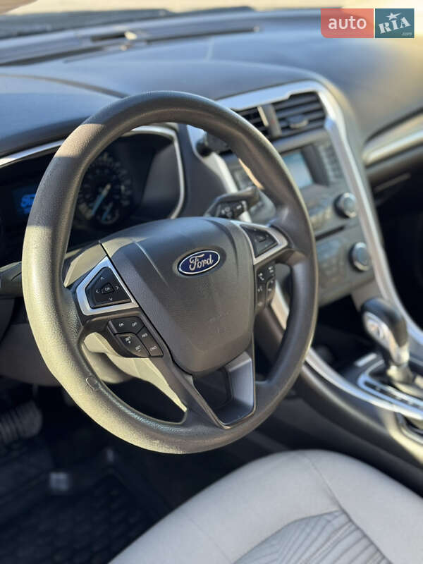 Седан Ford Fusion 2016 в Львові