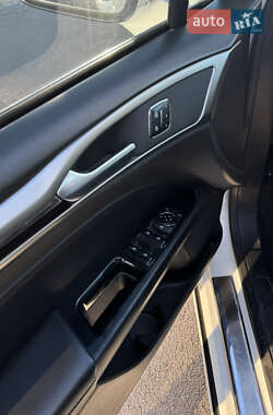 Седан Ford Fusion 2014 в 