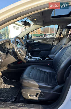 Седан Ford Fusion 2014 в 