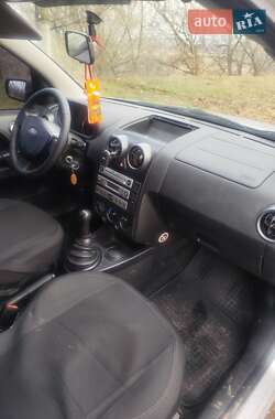 Хэтчбек Ford Fusion 2004 в 
