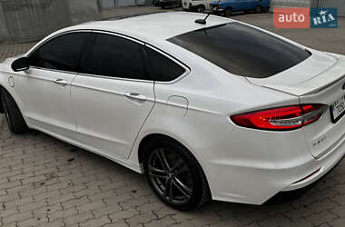 Седан Ford Fusion 2020 в 