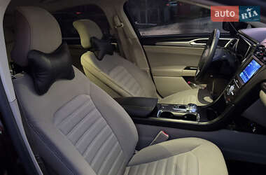 Седан Ford Fusion 2016 в 