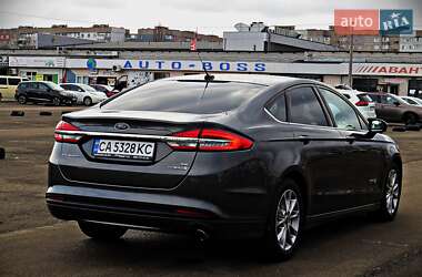 Седан Ford Fusion 2017 в 
