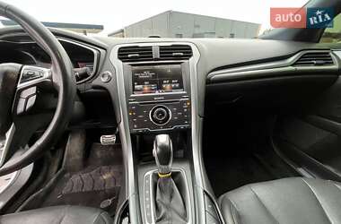 Седан Ford Fusion 2015 в 