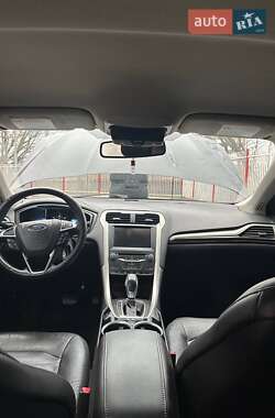 Седан Ford Fusion 2013 в 