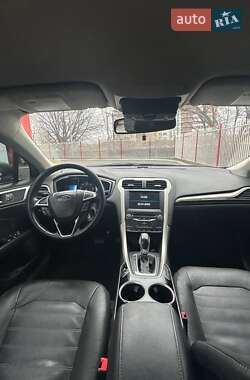 Седан Ford Fusion 2013 в 