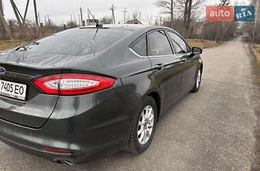 Седан Ford Fusion 2015 в 