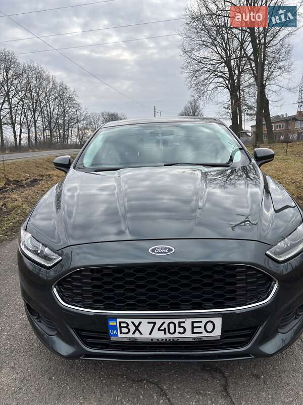 Седан Ford Fusion 2015 в 