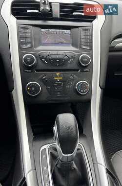 Седан Ford Fusion 2015 в 