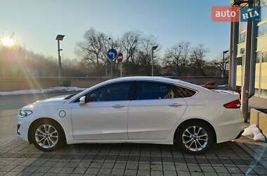 Седан Ford Fusion 2019 в 