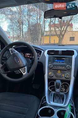 Седан Ford Fusion 2013 в 