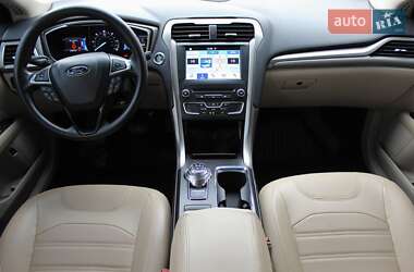 Седан Ford Fusion 2017 в 