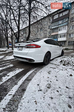 Седан Ford Fusion 2016 в 