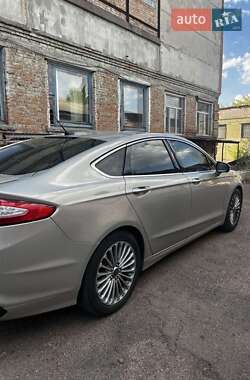 Седан Ford Fusion 2015 в 