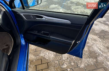Седан Ford Fusion 2019 в 