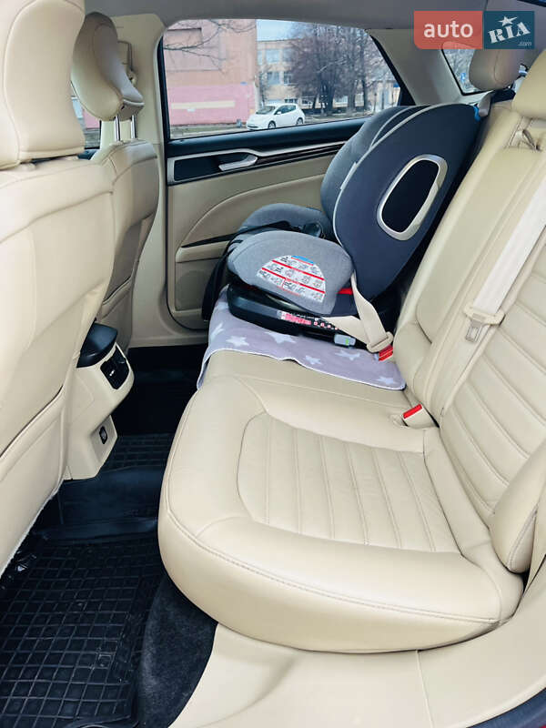 Седан Ford Fusion 2015 в Кропивницком