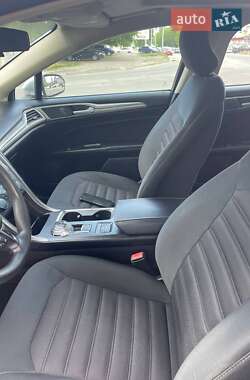 Седан Ford Fusion 2017 в 