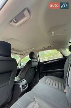 Седан Ford Fusion 2017 в 