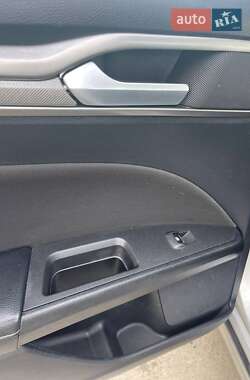 Седан Ford Fusion 2017 в 