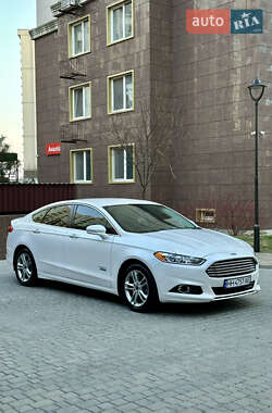 Седан Ford Fusion 2015 в 