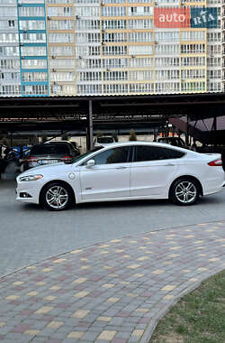 Седан Ford Fusion 2015 в 